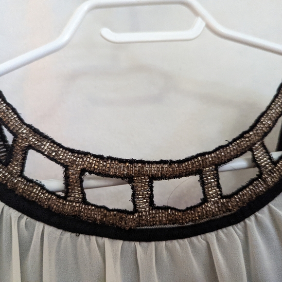 Woman's blouse - Picture 4 of 4